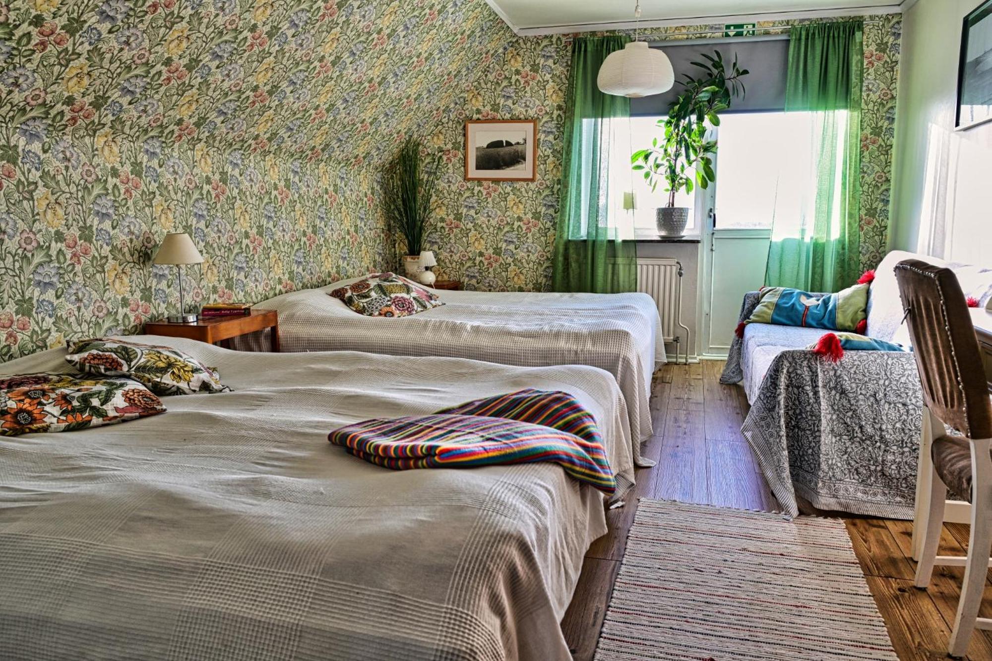 Bed And Books Pa Oesterlens Gaesthaerbaerge Glemminge Esterno foto